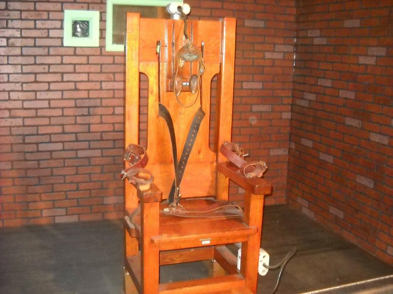 electric-chair-g2e1742fe5_1280.jpg