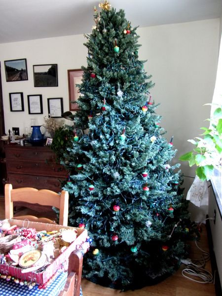 Christmas tree- ornaments and garlands almost off crop Jan 2025.jpg