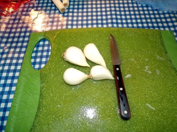 Garlic - clove size crop July 2024.jpg