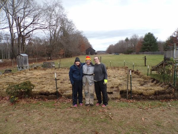 Small garden mulched - Nell, Pam, Liv crop Dec. 2021.jpg