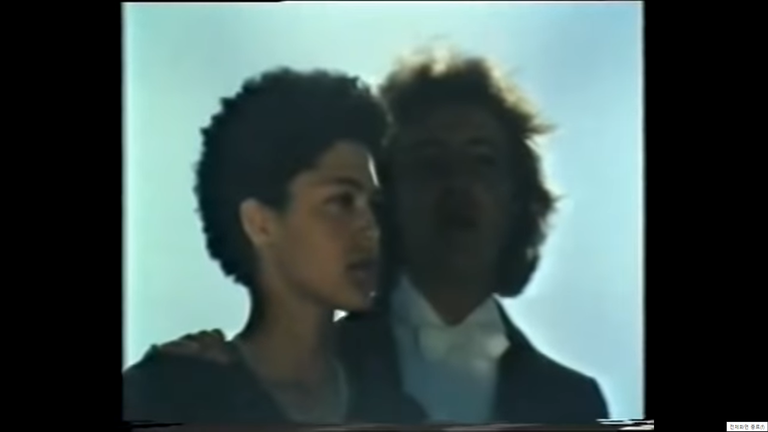 Umberto Tozzi-gloria videoclip originale.vlc.flv 02.png