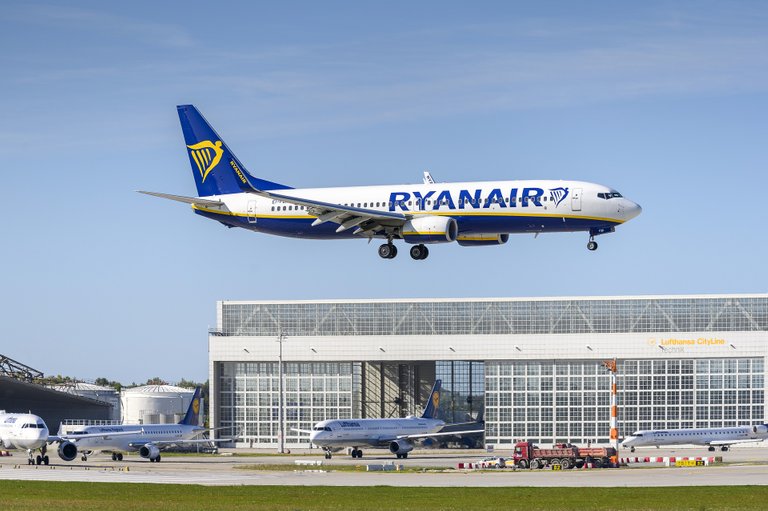 ryanair5249631_1920.jpg