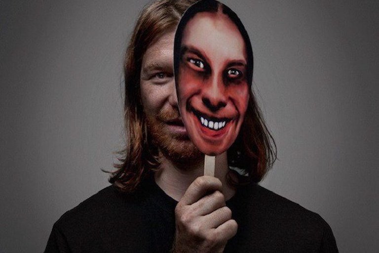 aphex-twin-continues-to-experiment-with-t17-phase-out.jpg