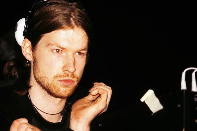 20-astonishing-facts-about-aphex-twin-1698142240.jpg