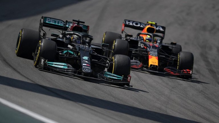 263.-Una carrera espectacular y un triunfo que le permiten a Lewis Hamilton de seguir soñando con el Mundial de Pilotos de F1-adelanto.jpg