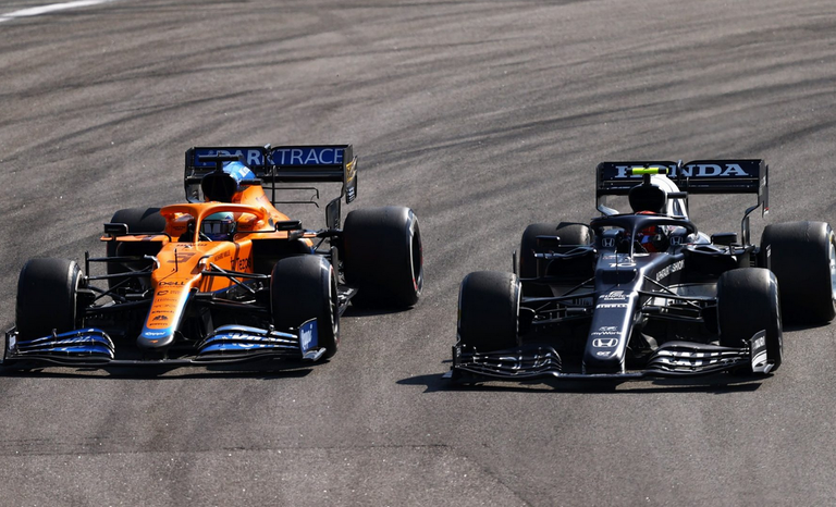 263.-Una carrera espectacular y un triunfo que le permiten a Lewis Hamilton de seguir soñando con el Mundial de Pilotos de F1-McLaren.png