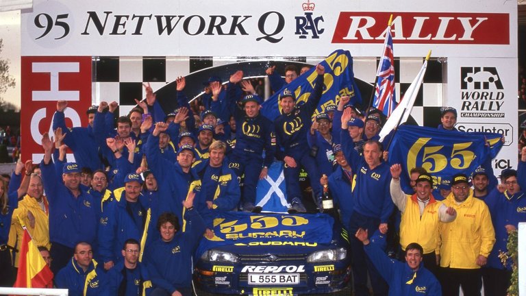 248.-Leyendas-del-Rally-Mundial-Colin-McRae-Subaru-Impreza-festejos.jpg