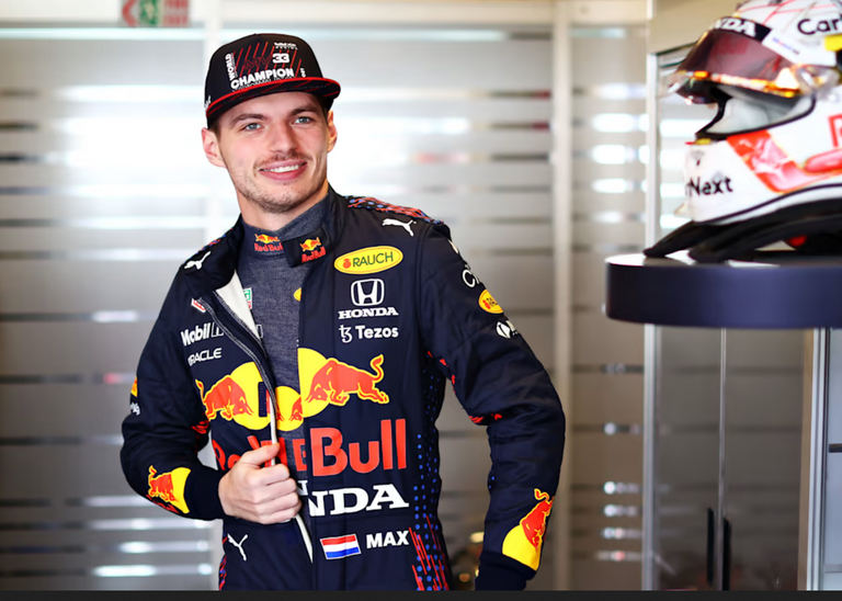 349.-Presentacion-equipos-F1-temporada-2022-Verstappen.png