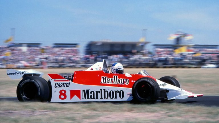 215.-Idolos-del-automovilismo-mundial-Alain-Prost.jpg