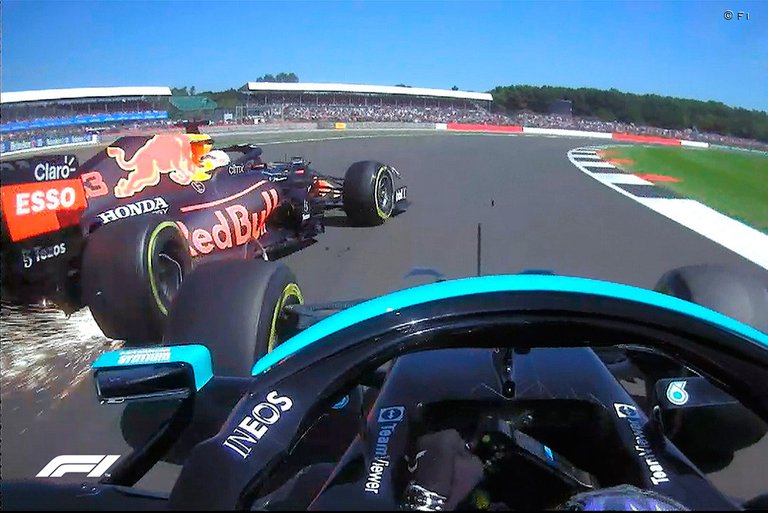 158.-verstappen-hamilton-accidente-silverstone-2021-soymotor.jpg