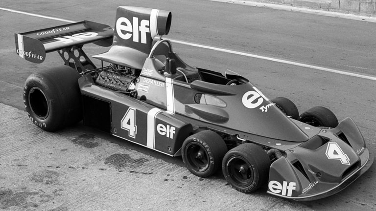 261.-Formula1-tres-cuartos-de-siglo-3a-decada-Tyrrell-6-ruedas.jpg