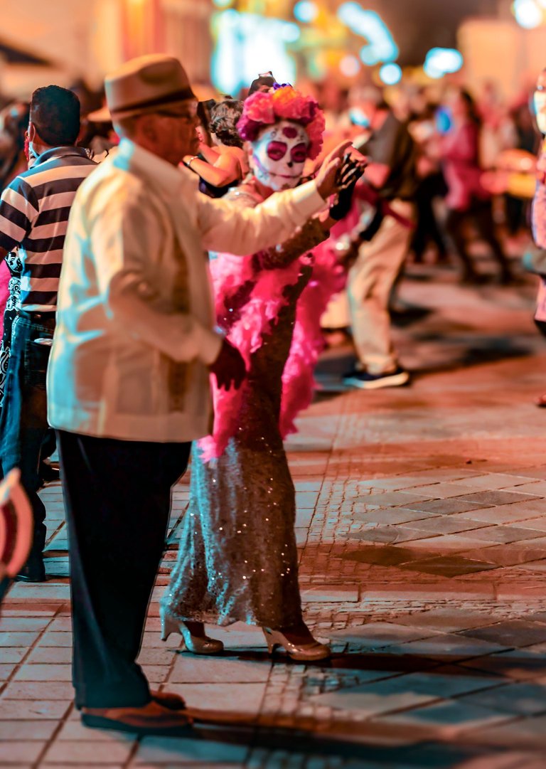 Oaxaca Couple Dancing Zocolo.JPG