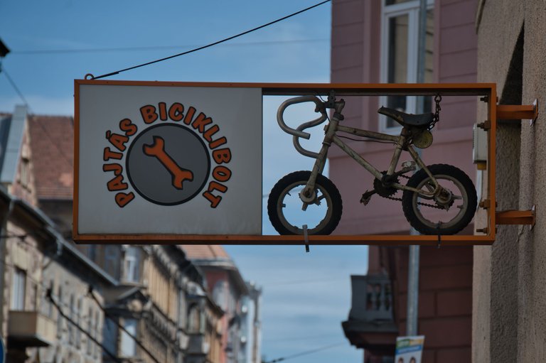 "Pajtás Bicycle Shop"