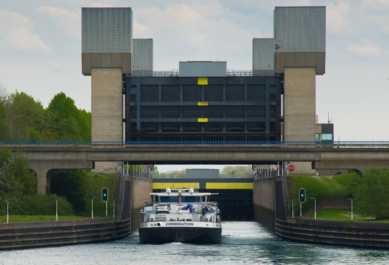 dam18.jpeg