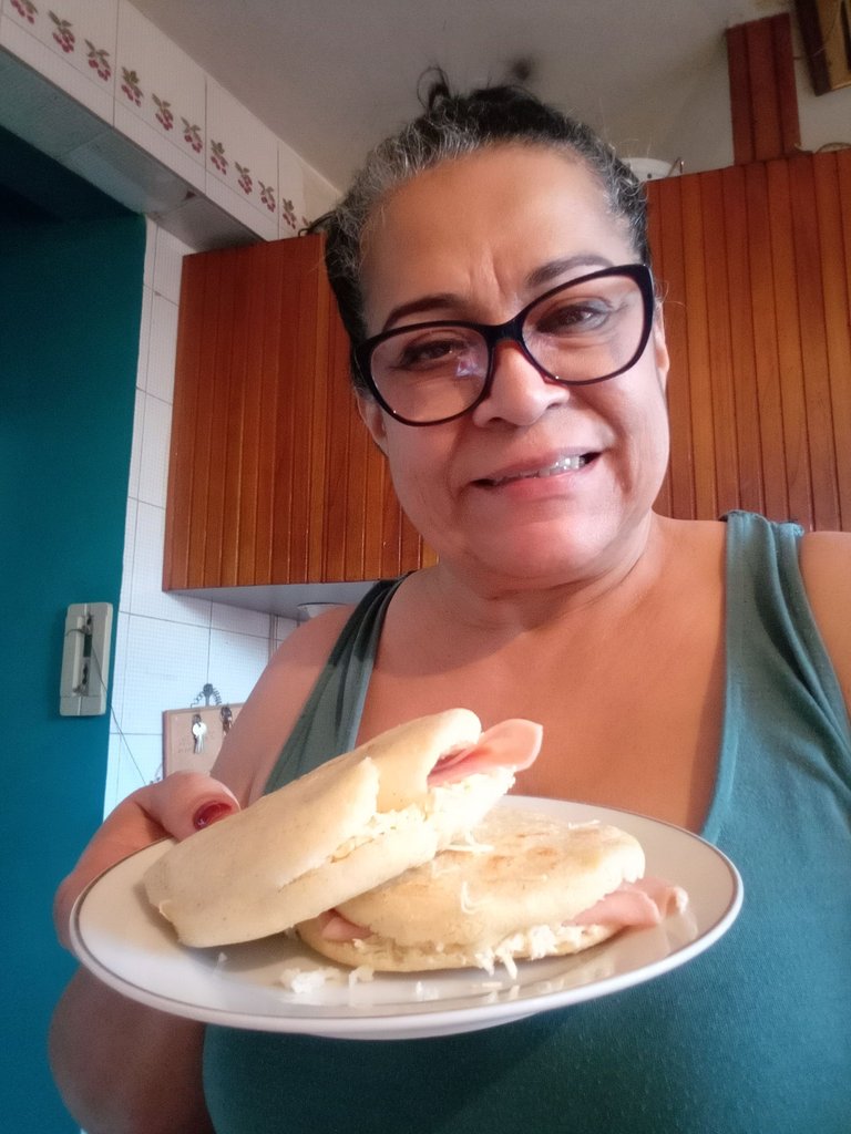 AREPA RELLENA2.jpg