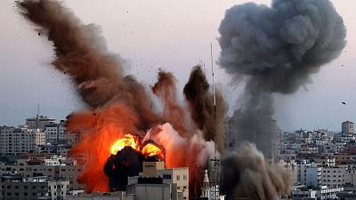 ejercito-israeli-bombardea-intensamente-gaza-desde-tierra-aire-no-descarta-operacion-terrestre_2090360.jpeg