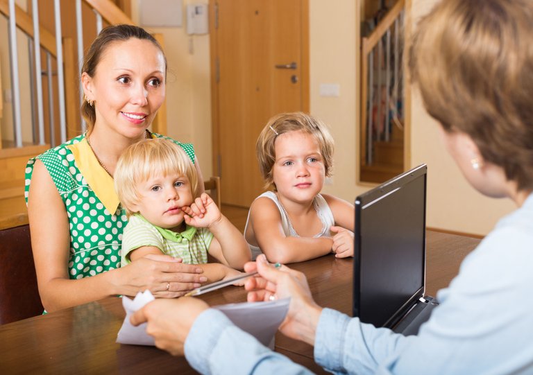 agent-consulting-woman-with-kids.jpg