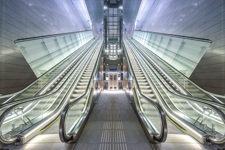 escalator-rokin-station-amsterdam.jpg