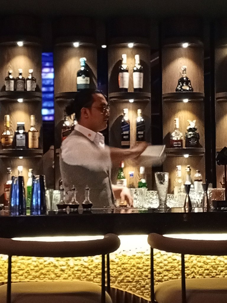 Kowloon Bartender3