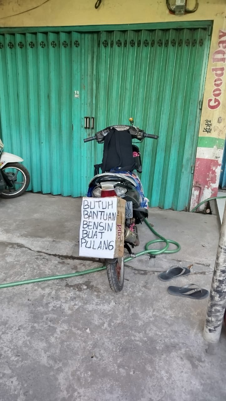 Sepeda motor minta bantuan.jpeg