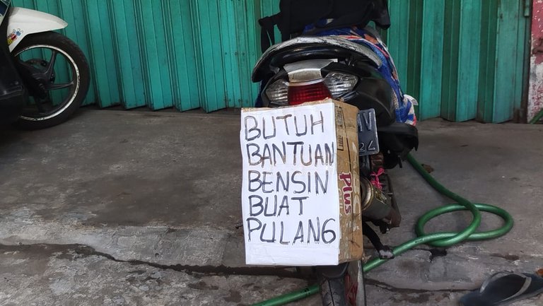 Sepeda motor minta bantuan 2.jpeg