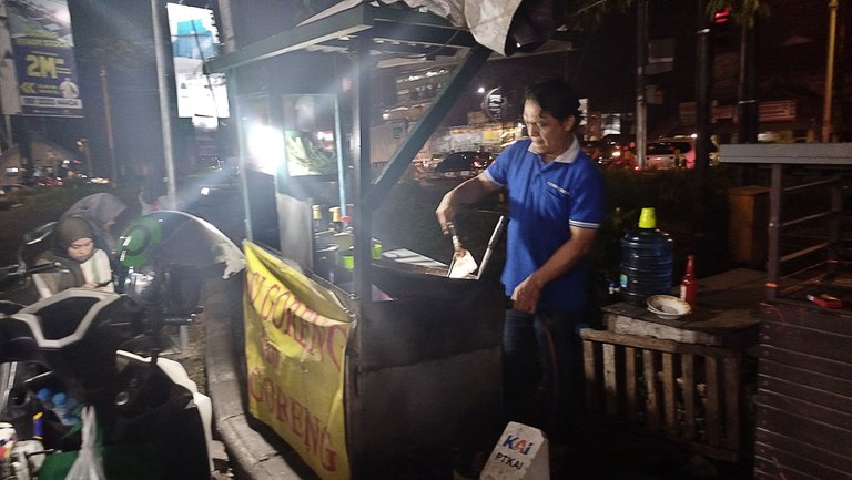 nasi goreng wajan tangan jauh2