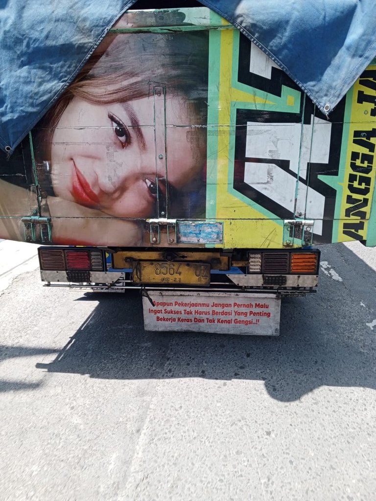 Foto tulisan di truck 2.jpeg