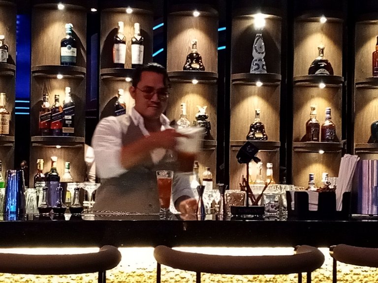 Kowloon Bartender5
