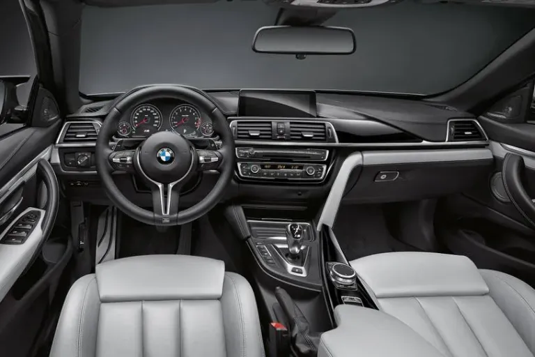 2018_bmw_m4_convertible_base_d_oem_1_815.webp