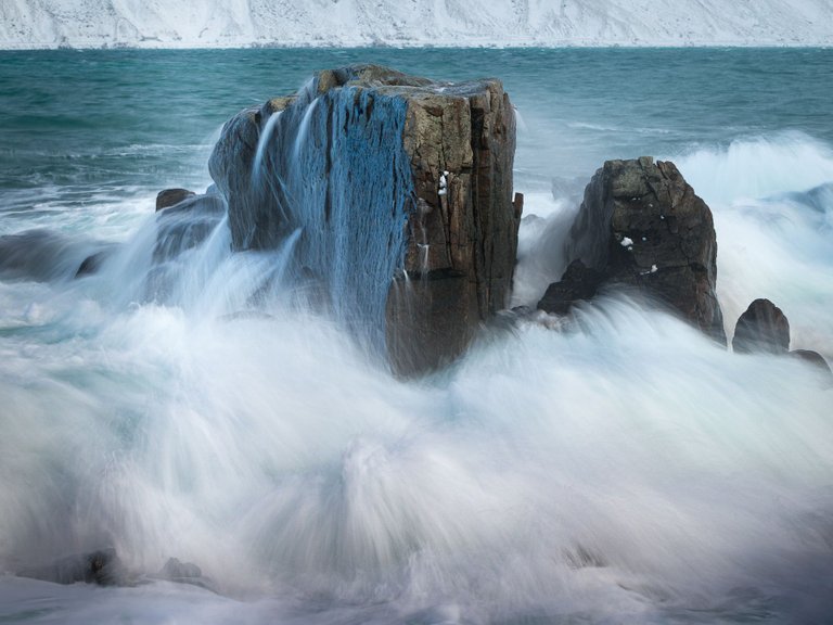 These rocks were at least five meters high, so you can imagine the power of the waves crashing into them! Tamron 70-200 at 77 mm | f/7.7 | 1/4 sec | ISO 100 + NiSi CPL.