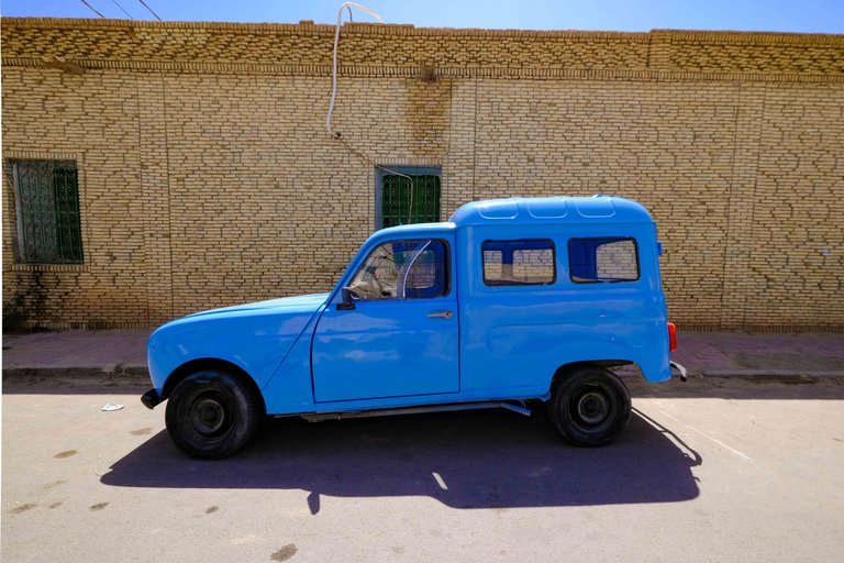 Blue Truck in Douz.jpg