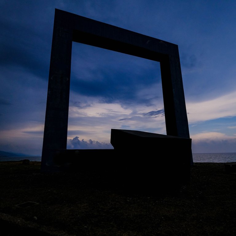 MOnument to a dead poet 3.jpg