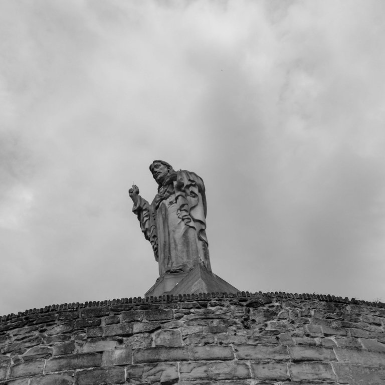 Monomad Statues (1 of 1).jpg