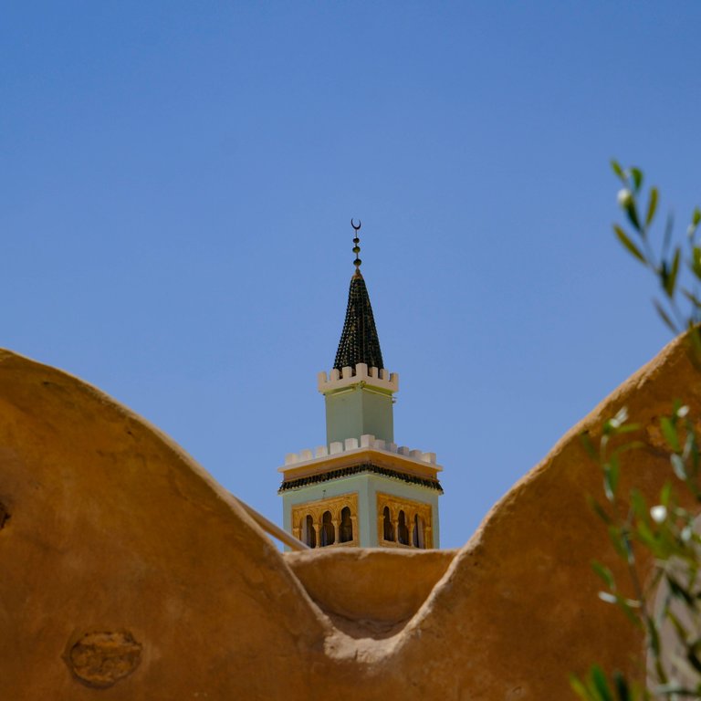 Ksar Hadada with Mosque 2.jpg