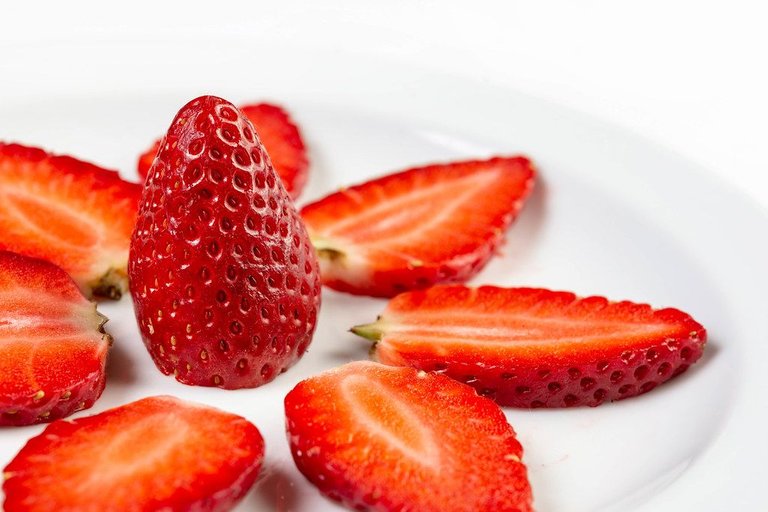 sliced-strawberries-arranged-on-the-plate.jpeg