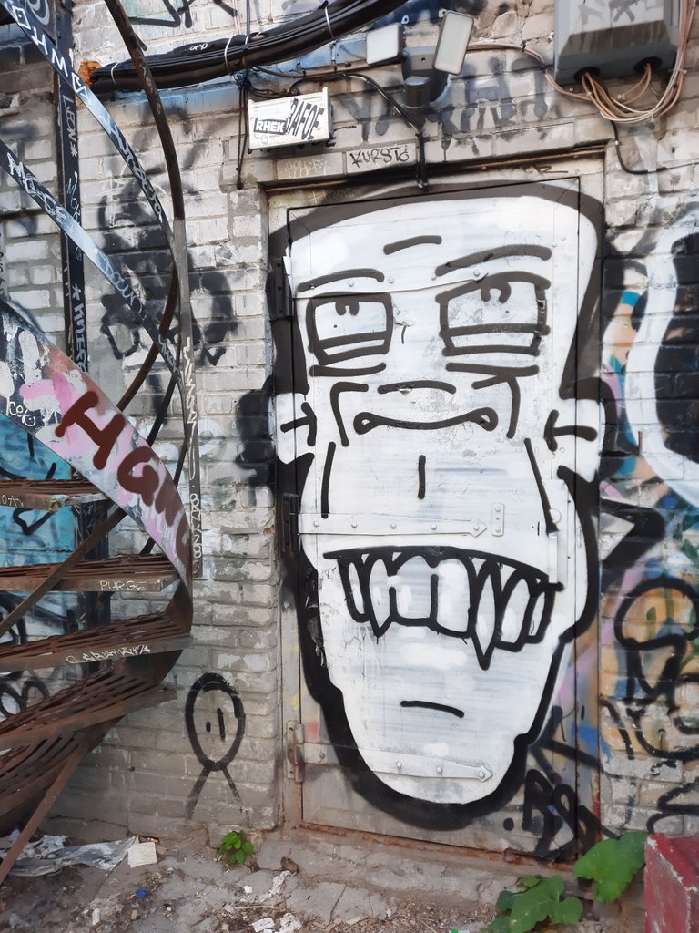 573 - Inconnu Graffiti Alley.jpg