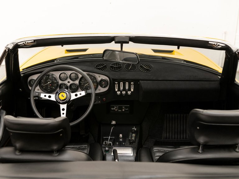 1973 Ferrari 365 GTS 03.jpg