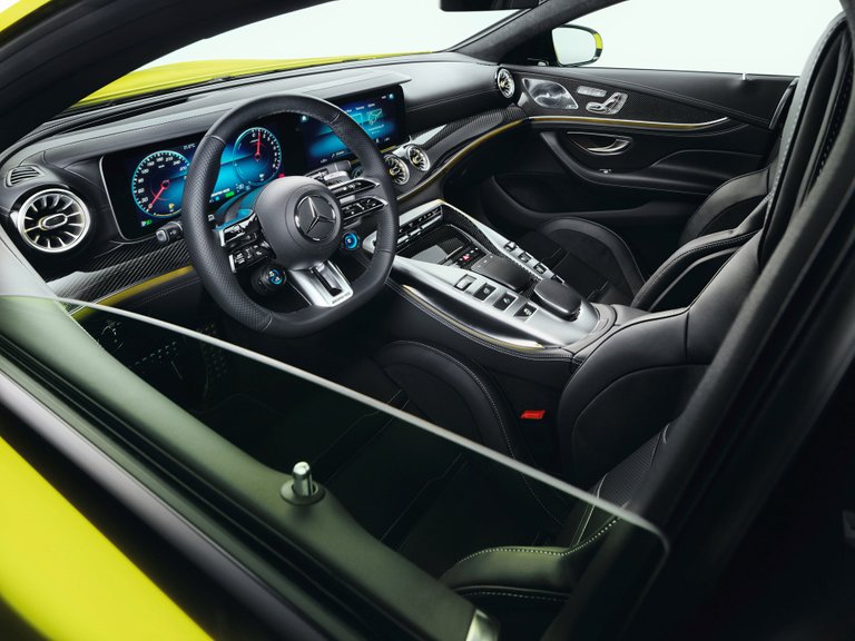 2022 Mercedes-AMG GT 63 S E 10.jpg