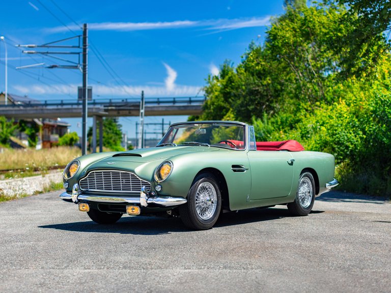 1965 Aston Martin DB5 Convertible 01.jpg