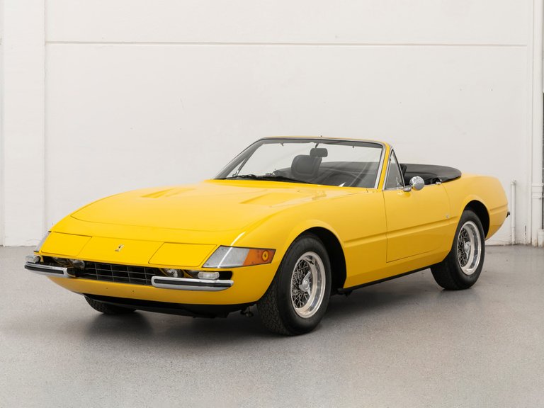 1973 Ferrari 365 GTS 01.jpg