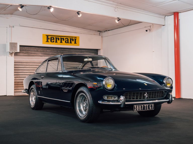 1966 Ferrari 330 01.jpg