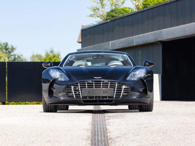 2011 Aston Martin One-77 02.jpg