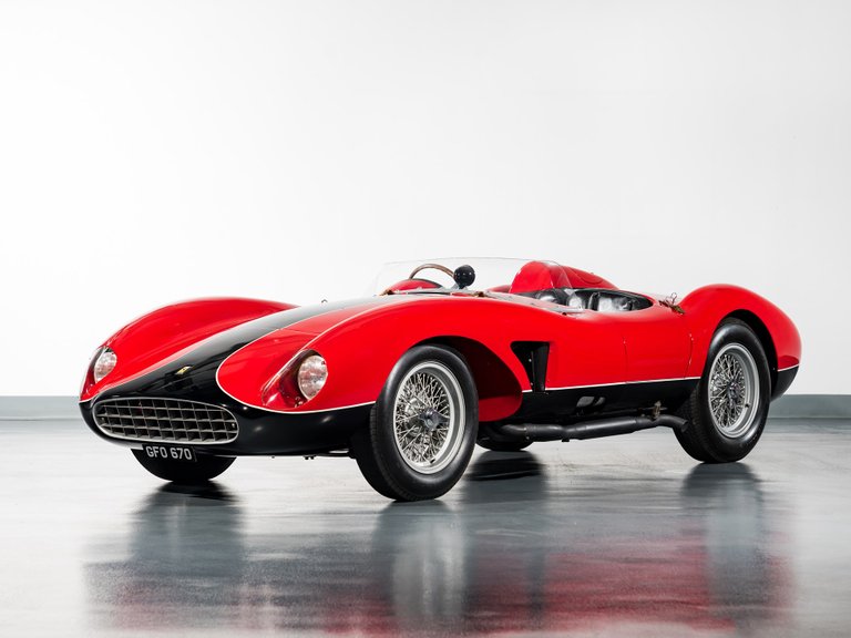 1957 Ferrari 500 01.jpg