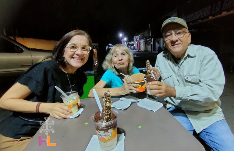 Ice cream and positive friendships. 😄🍧 [Eng/Eng].