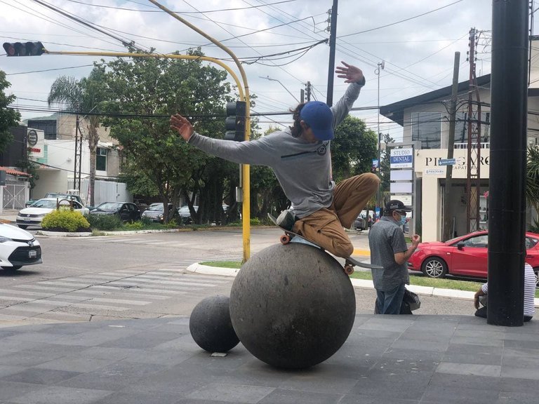 patinando esfera.jpg