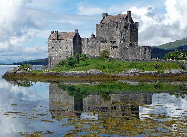 eilean-donan-castle-650681_640.jpg