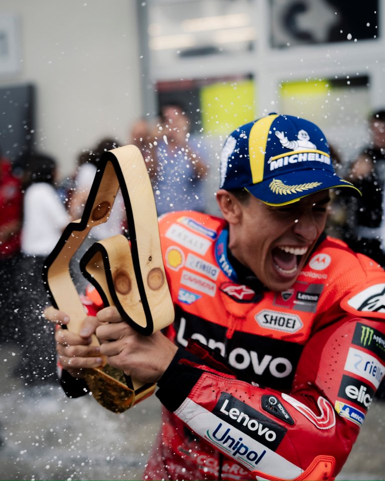 moto1.jpeg