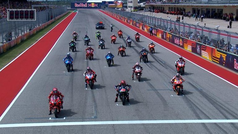 61.-MotoGP-Marquez-gana-en-Austin-largada.jpg