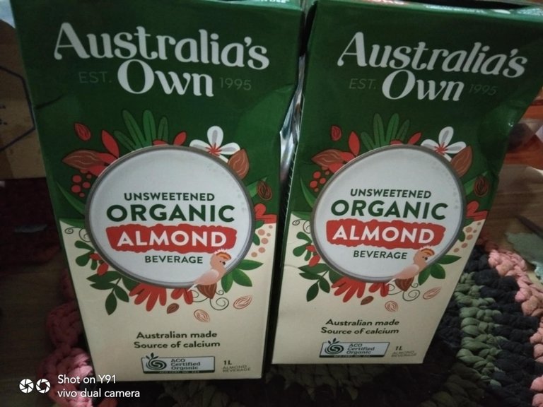 almondmilk.jpg