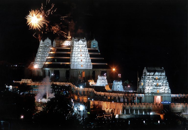 ISKCON_Banglaore_Temple.jpg